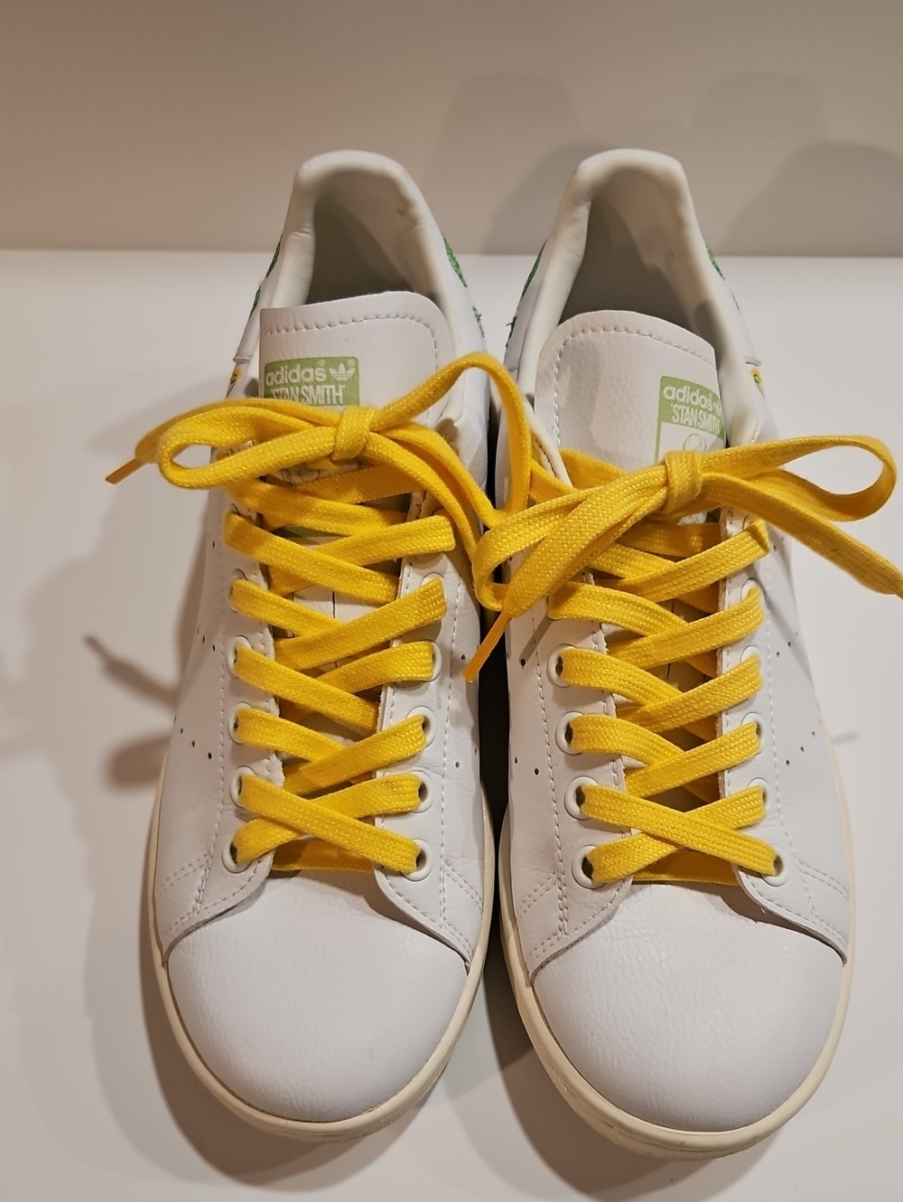 ADIDAS X DISNEY PETER PAN & TINKERBELL STAN SMITH SNEAKERS. MENS SIZE 6